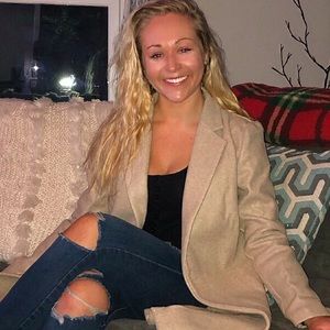 Meet your Posher, Emily